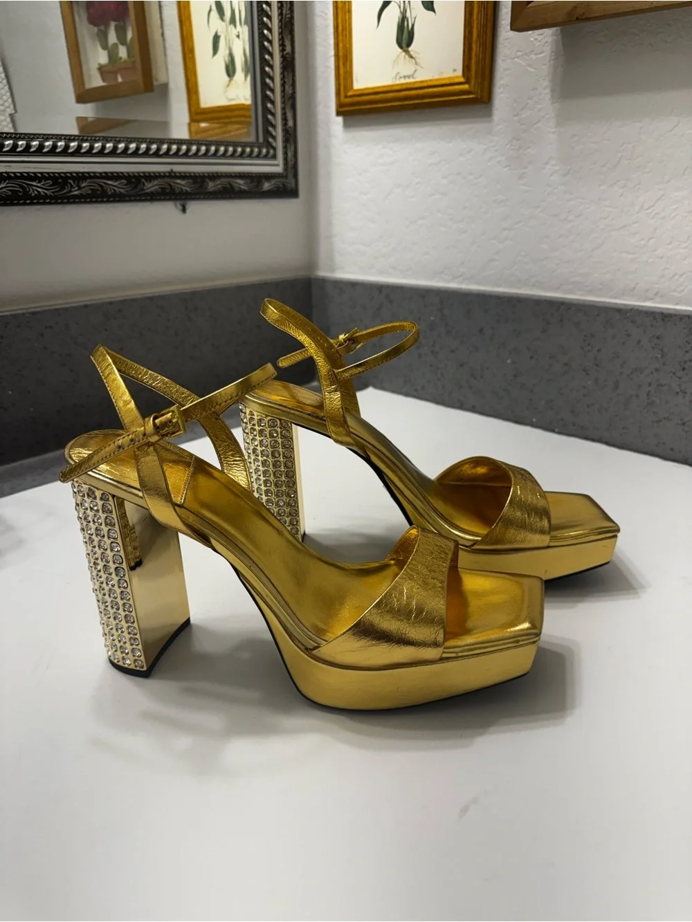 Jeffrey Campbell Dias Sandal Gold Metallic Crystal Detail Platform Sz 10